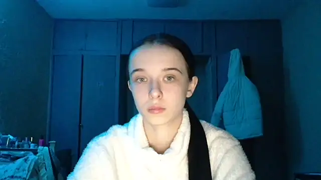 Emilia Light online show from February 12, 2026, 5:52 pm