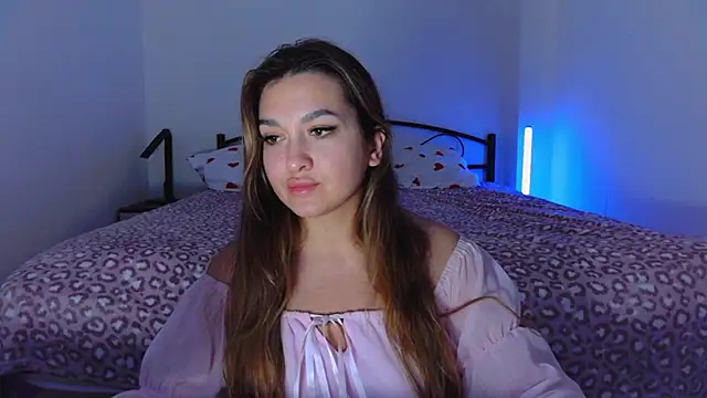 Snapshot of YourEmily_xx chatting on October 12, 2025, 9:47 pm YourEmily xx online show from October 12, 2025, 9:47 pm