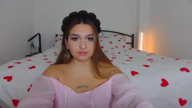 Snapshot of YourEmily_xx chatting on October 16, 2025, 7:31 am YourEmily xx online show from October 16, 2025, 7:31 am