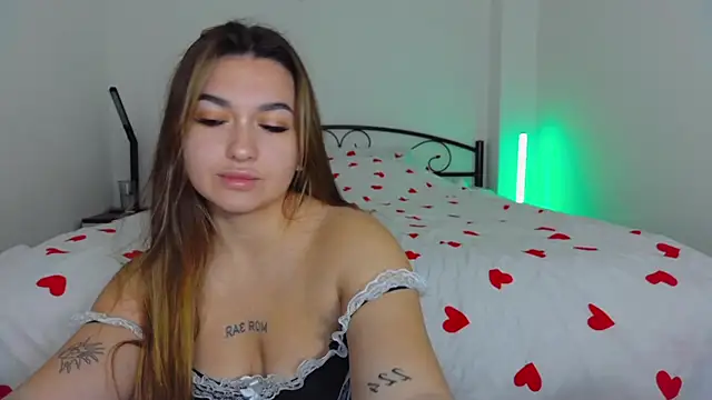 Snapshot of YourEmily_xx chatting on October 25, 2025, 8:55 am YourEmily xx online show from October 25, 2025, 8:55 am
