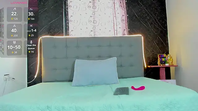 CharlotteAndSimon online show from March 3, 2026, 3:40 pm