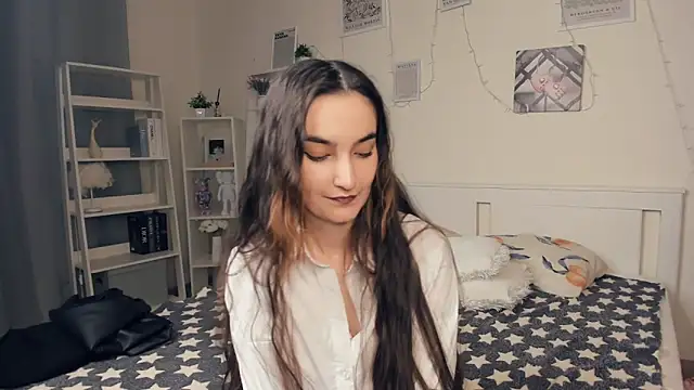 Snapshot of EmmaBuffley chatting on October 31, 2025, 8:15 am EmmaBuffley online show from October 31, 2025, 8:15 am