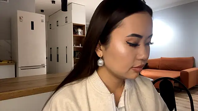 Ur neighbor Kira online show from November 2, 2025, 12:29 pm