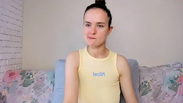 Snapshot of LilMary_ chatting on March 16, 2026, 7:45 am LilMary online show from March 16, 2026, 7:45 am