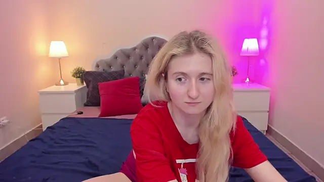 CamillaDreamer online show from November 18, 2025, 6:01 pm