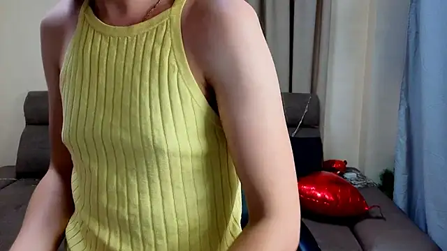 Snapshot of Emilly__Grey chatting on February 16, 2026, 7:21 pm Emilly Grey online show from February 16, 2026, 7:21 pm