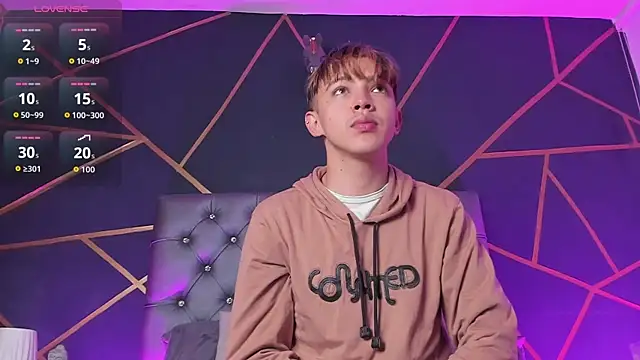 Lian Miller1  online show from March 31, 2026, 12:16 pm