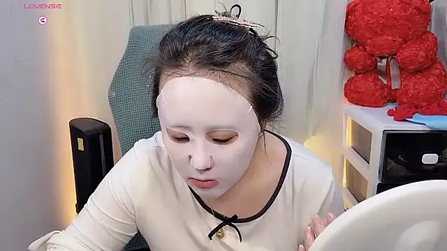 NEWONETO online show from November 24, 2025, 1:55 pm