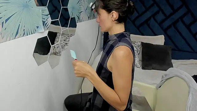 Valery More   online show from October 3, 2025, 12:46 pm