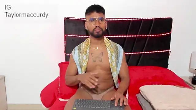 Taylormaccurdy  online show from December 2, 2025, 2:23 pm