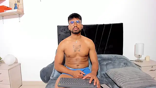 Taylormaccurdy  online show from February 28, 2026, 3:46 pm