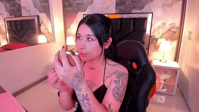 SusanVilla online show from March 5, 2026, 7:43 pm