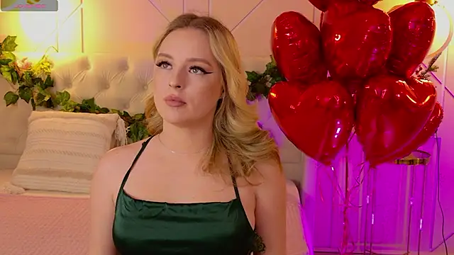 Snapshot of EllyLinn chatting on February 12, 2026, 5:19 pm EllyLinn online show from February 12, 2026, 5:19 pm