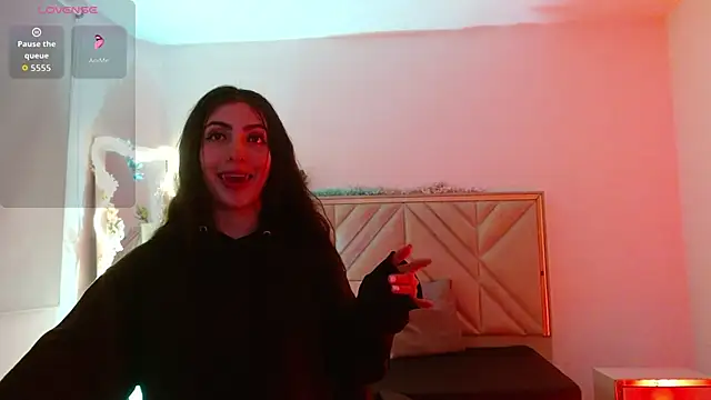 Ixchel tay online show from November 14, 2025, 3:38 am