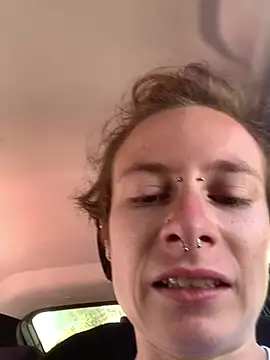 GoldenPussy1329 online show from May 25, 2026, 9:26 am