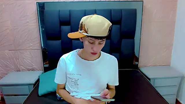 thaigo twink38 online show from November 8, 2025, 4:12 am