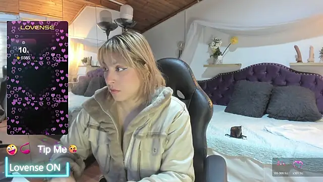 sophialyh 1 online show from February 12, 2026, 12:55 pm