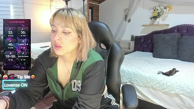 sophialyh 1 online show from March 6, 2026, 1:07 pm