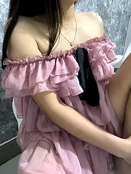 lee ly online show from December 5, 2025, 7:39 am