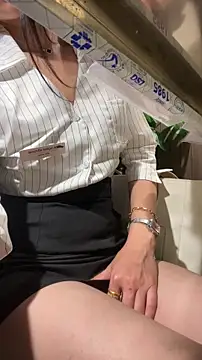 Gina999 online show from April 18, 2026, 2:37 am