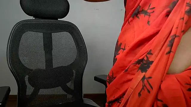 mooonlightbaby online show from April 13, 2026, 4:45 pm