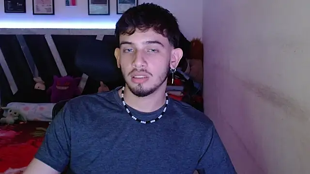 Snapshot of Sebasxxl12 chatting on January 14, 2026, 5:13 am Sebasxxl12 online show from January 14, 2026, 5:13 am