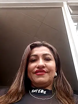 chloe  Jones  online show from October 21, 2025, 7:03 pm