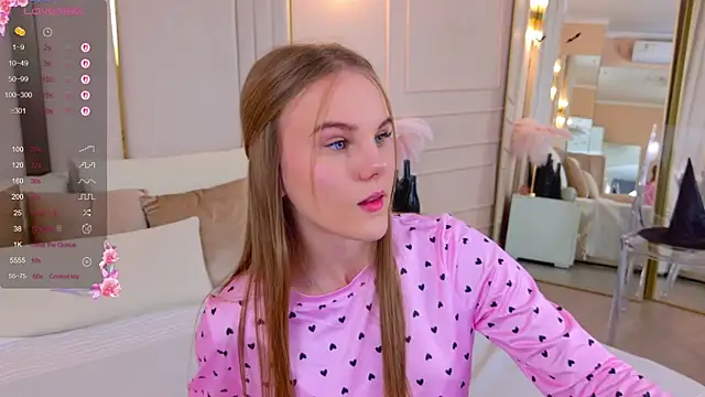 Lili Lohan online show from November 4, 2025, 5:23 pm