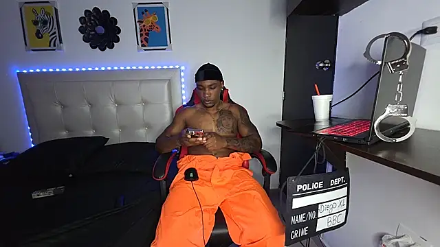 DiegoXL111 online show from October 4, 2025, 4:32 am