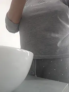 sexyguenda online show from November 8, 2025, 8:25 am