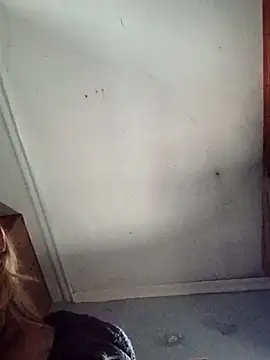 Queen2454 online show from April 1, 2026, 4:59 pm