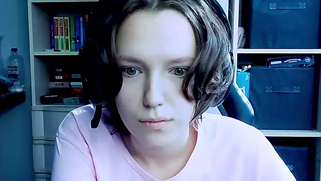 Snapshot of Diana-back chatting on October 4, 2025, 6:55 am Diana-back online show from October 4, 2025, 6:55 am