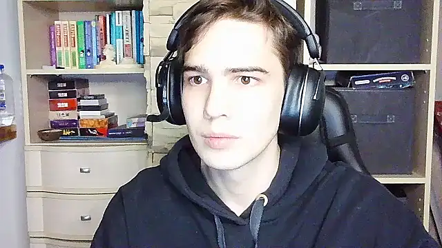  Chris Next Door  online show from October 1, 2025, 4:02 pm