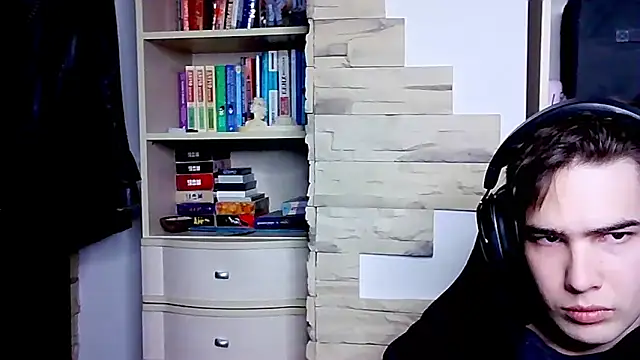  Chris Next Door  online show from October 8, 2025, 2:04 pm