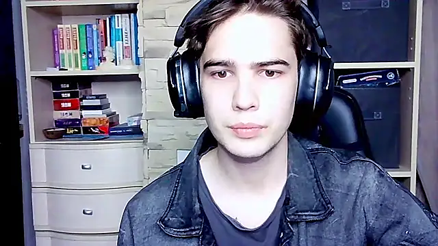  Chris Next Door  online show from October 9, 2025, 5:00 pm