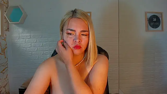 Snapshot of Eily_Blunts chatting on October 19, 2025, 12:50 pm Eily Blunts online show from October 19, 2025, 12:50 pm