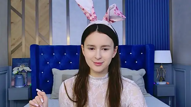 EvaSwen online show from April 4, 2026, 10:57 am