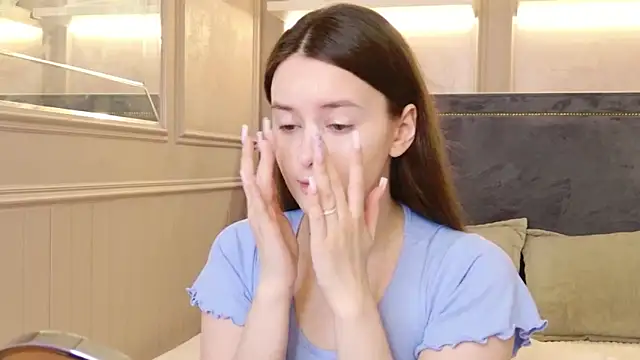 EvaSwen online show from April 12, 2026, 5:56 am