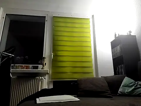 stivi2526 online show from October 28, 2025, 10:12 pm