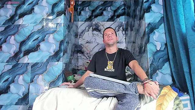 celesteyorucso1 online show from October 4, 2025, 9:02 pm