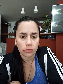 Amarteverdaderamente online show from November 17, 2025, 11:43 pm