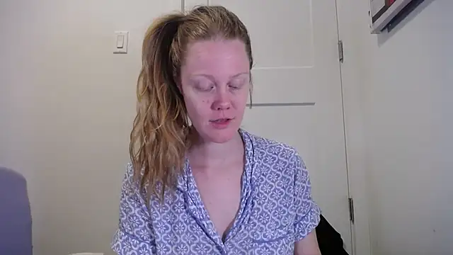 naughtyfox89 online show from March 22, 2026, 3:32 am