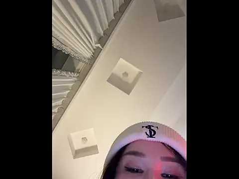 xiaowan x online show from February 3, 2026, 1:49 pm