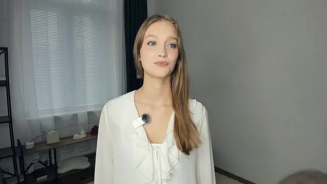 Snapshot of SerrenaAa chatting on October 7, 2025, 8:22 am SerrenaAa online show from October 7, 2025, 8:22 am