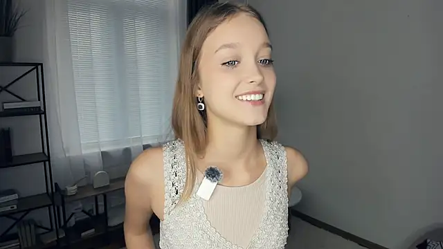 Snapshot of SerrenaAa chatting on October 16, 2025, 8:37 am SerrenaAa online show from October 16, 2025, 8:37 am