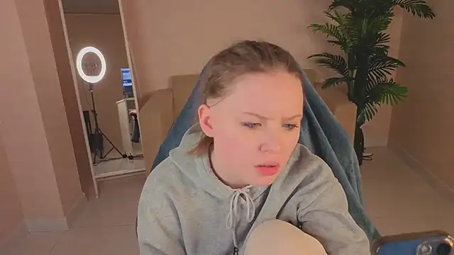 SirenaBlessing online show from December 21, 2025, 9:05 am