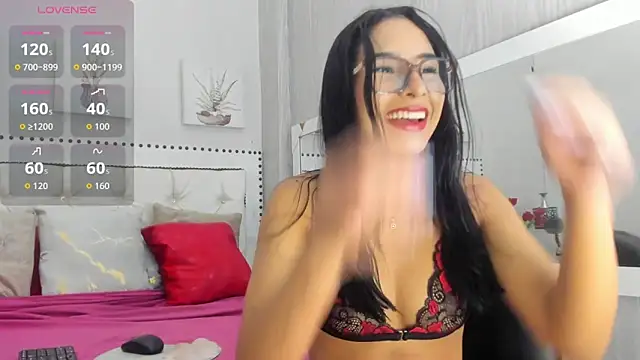 Luciaoregon online show from March 3, 2026, 12:55 pm