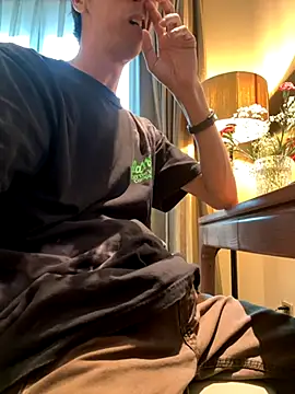 Snapshot of HenryLee1983-cums chatting on October 7, 2025, 8:33 am HenryLee1983-cums online show from October 7, 2025, 8:33 am