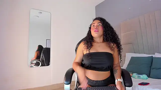 lanna jones  online show from October 15, 2025, 12:49 pm