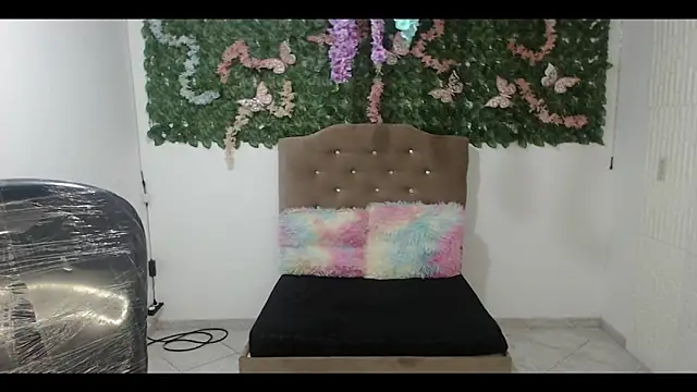 cristal hills 19 online show from December 1, 2025, 5:07 pm